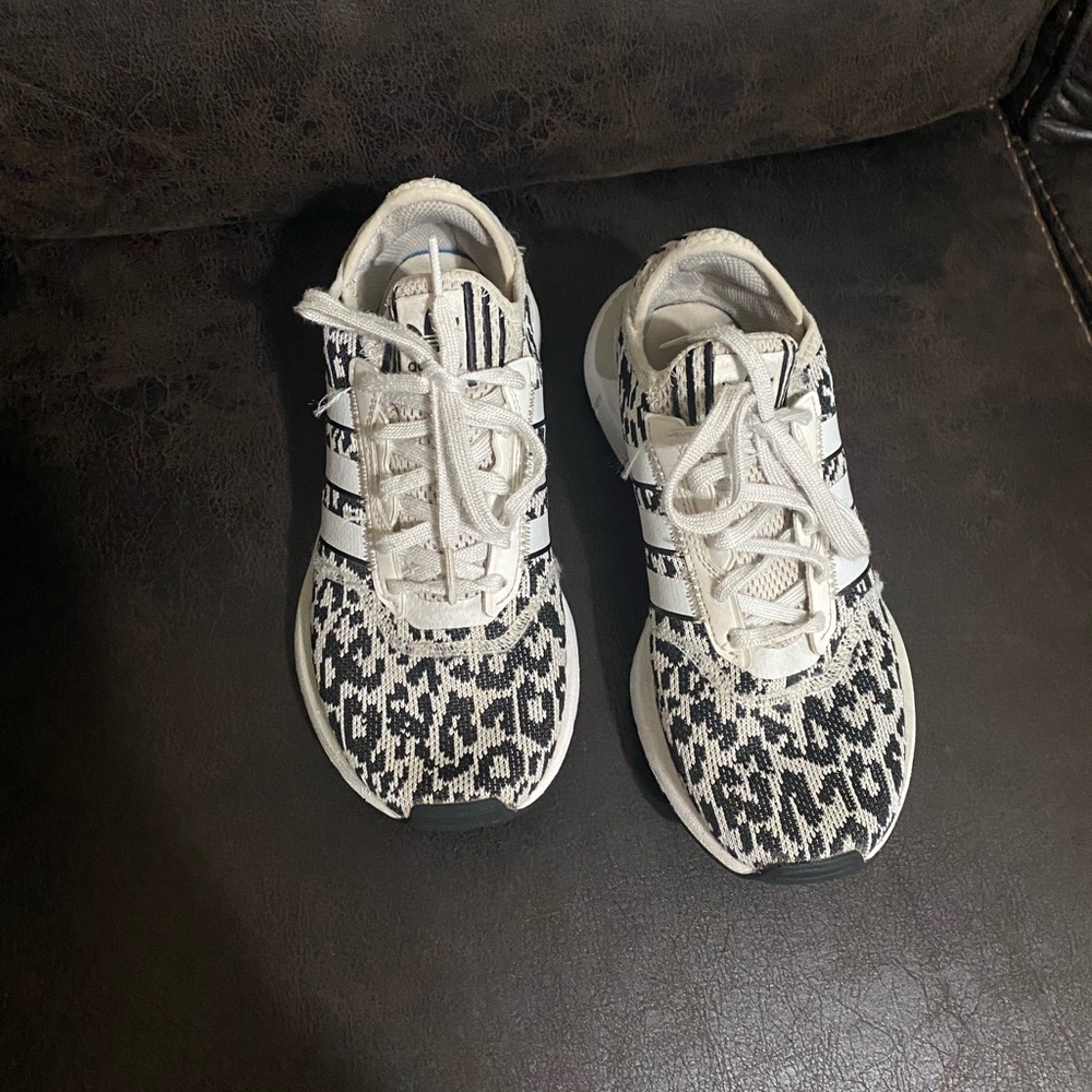 Womens adidas 7.5 cheetah tennis shoes